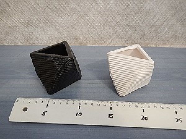 15DH2005 POTERIE VASE NOIR